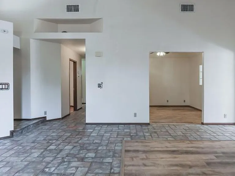 1215 Beasley St — Photo 2