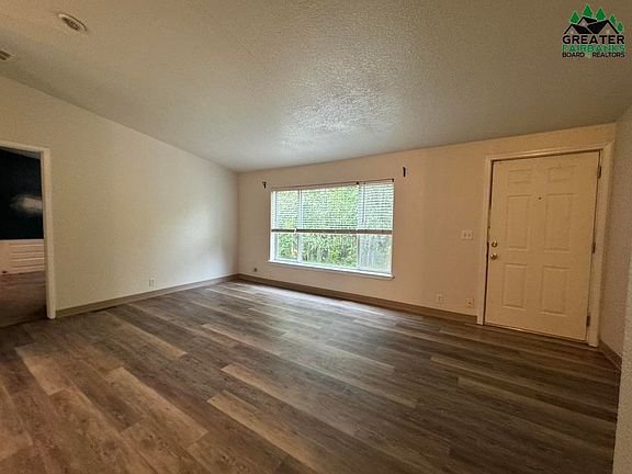 5th image of 1495 Daniel St