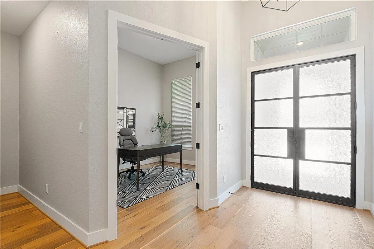 4 bed, 3.5 bath, 2845 sqft, $3,250 — Photo 3
