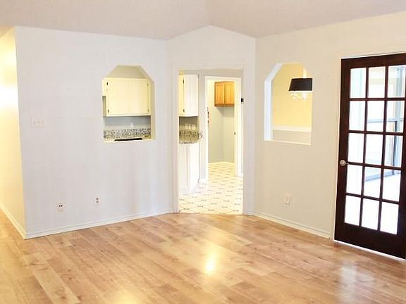 5th image of 7912 Hunters Glen Dr