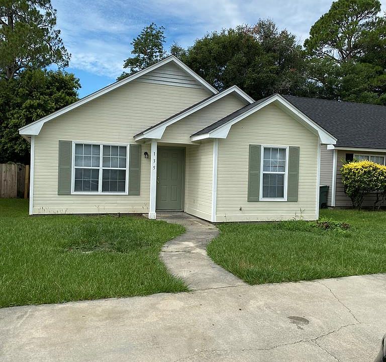 1st image of 135 Blue Pool Dr