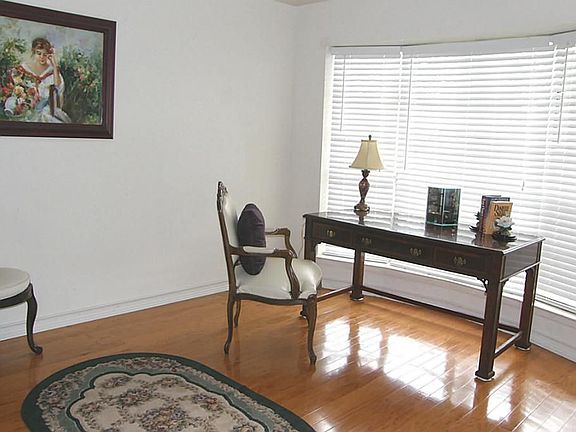 3rd image of 15426 Diana Ln