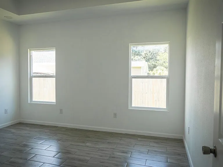 2411 W Avery St — Photo 6