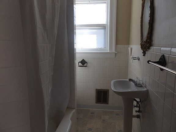 2nd image of 612 19th St