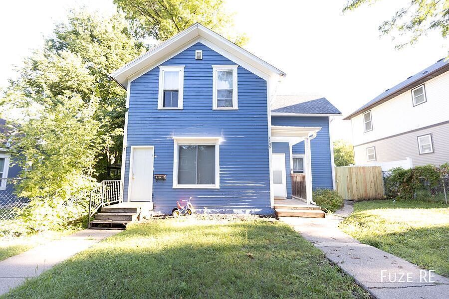 1st image of 1406 15th Ave N #1