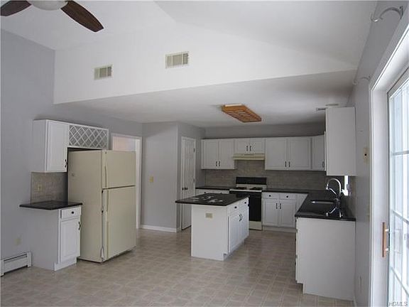 5th image of 24 Maggiolo Dr