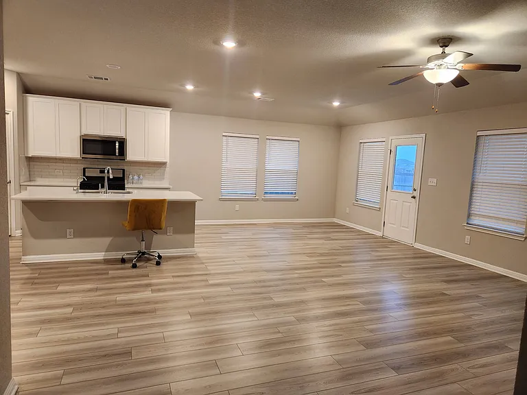 104 Bankside Dr — Photo 38