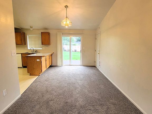3rd image of 919 S 37th Pl