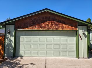 942 W Olympic St, Springfield, OR 97477