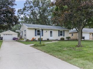 1604 Woodlawn Ave, Holland, MI