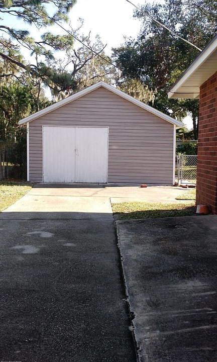 2nd image of 2103 Helen St