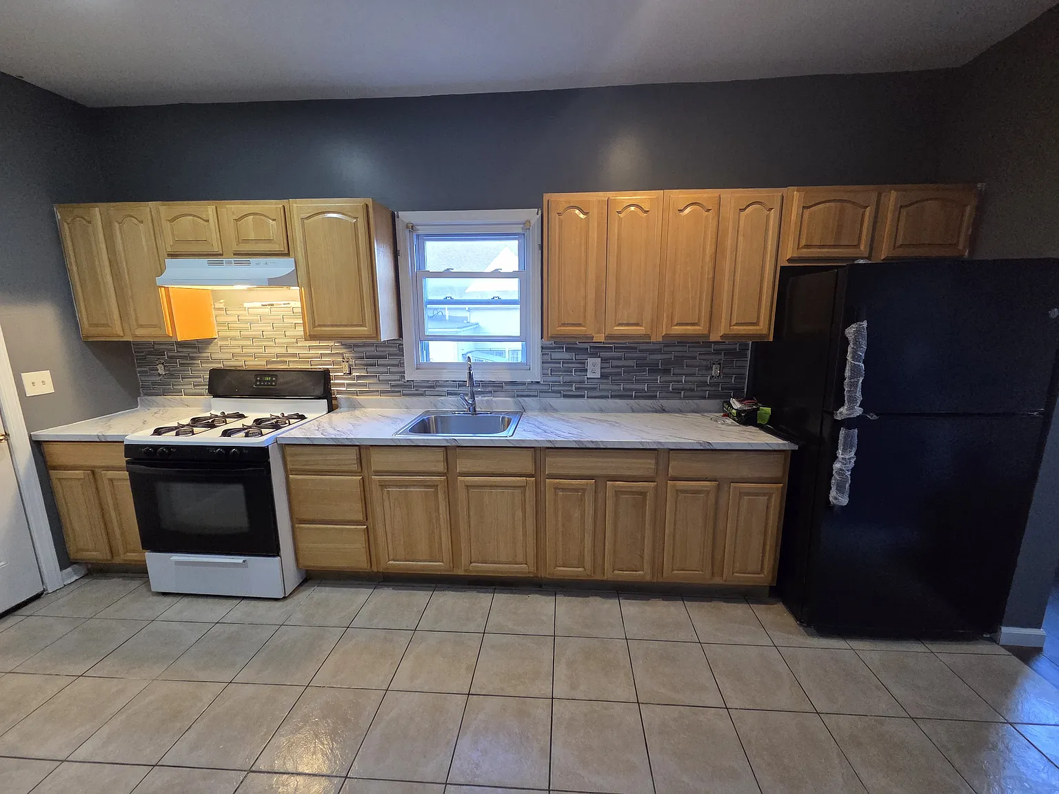3 bed, $2,200 — Photo 2