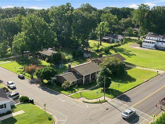 2nd image of 1119 Briarcliff Rd