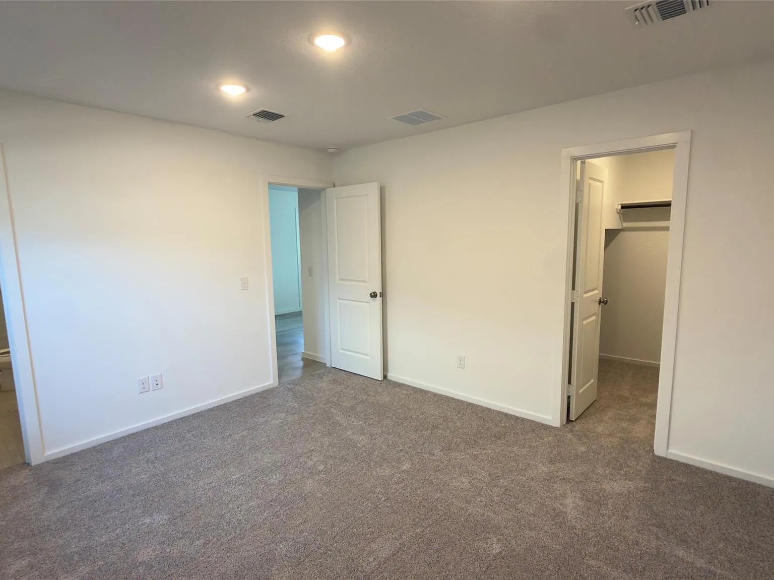 3 bed, 2.0 bath, 1353 sqft, $1,600 — Photo 4
