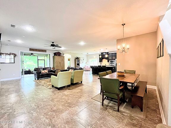 5th image of 94 WILD OAK Drive