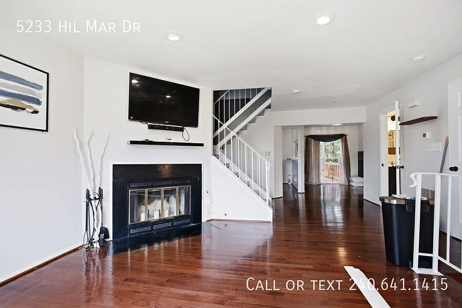 Beautiful 3 BR/2.5 BA Townhome in District Heights! — Photo 2
