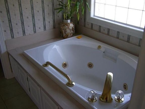 3rd image of 165 Maupin Cir