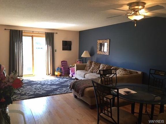 4th image of 653 Charlesgate Cir