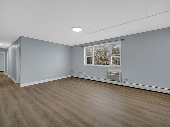 3rd image of 6161 N Hoyne Ave APT 302