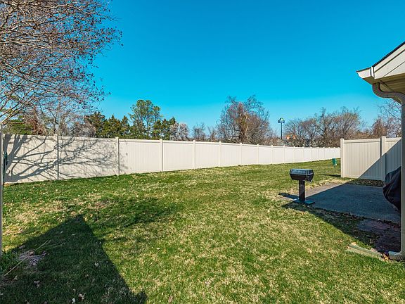 5th image of 416 Biltmore Cir