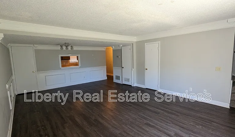 901 Olmstead Dr #16B — Photo 2