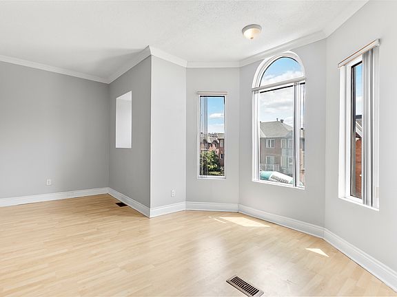 5th image of 455 Somerset St W #2