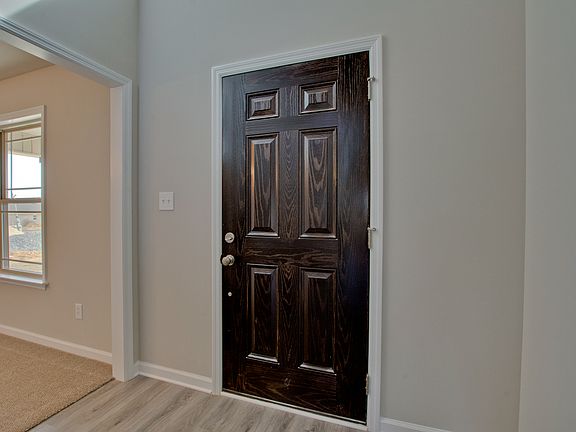 Front Entry in Premier Series 2143 from Hyde Homes