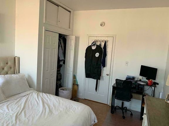 3rd image of 139 Norfolk St #4