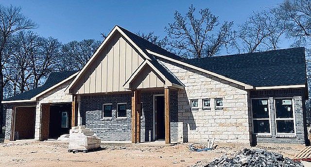 1st image of 243 Saint Andrews Dr E