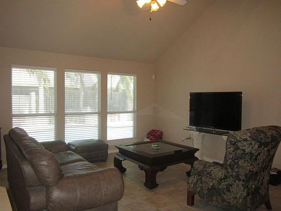 3rd image of 5102 Creekmont Dr