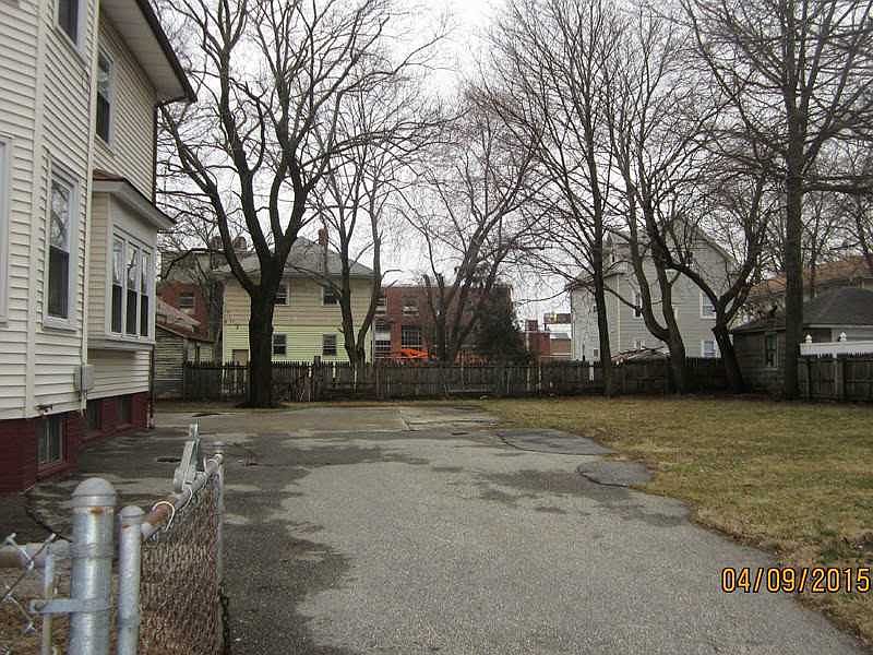2nd image of 200 Sackett St