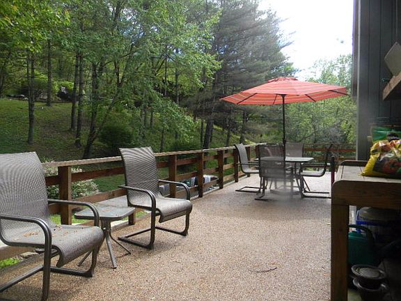 5th image of 719 Twin Oak Dr