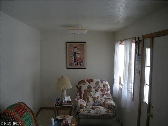 2nd image of 927 E 220th St