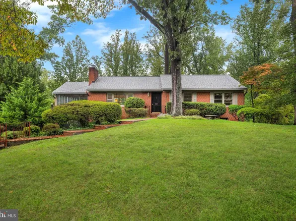 6450 Queen Anne Ter, Falls Church, VA 22044