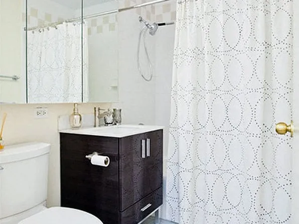 650 West 42nd Street image 3 of 9