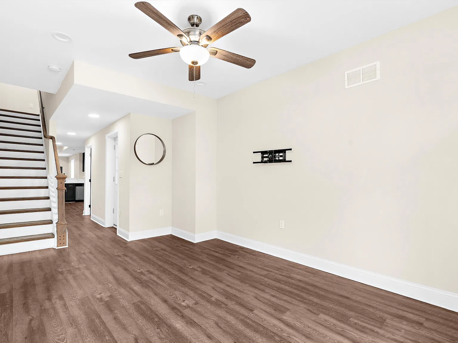3 bed, 2.5 bath, 1643 sqft, $3,000 — Photo 3