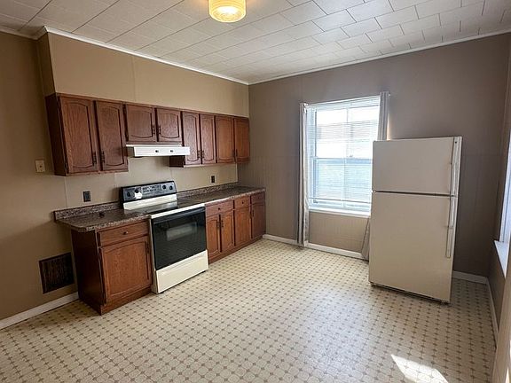 2nd image of 2077-2079 Broadway St #2077-1/2