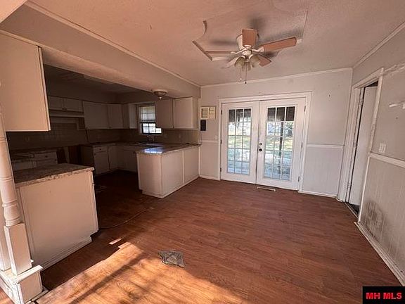 3rd image of 37 Spring Lake Dr
