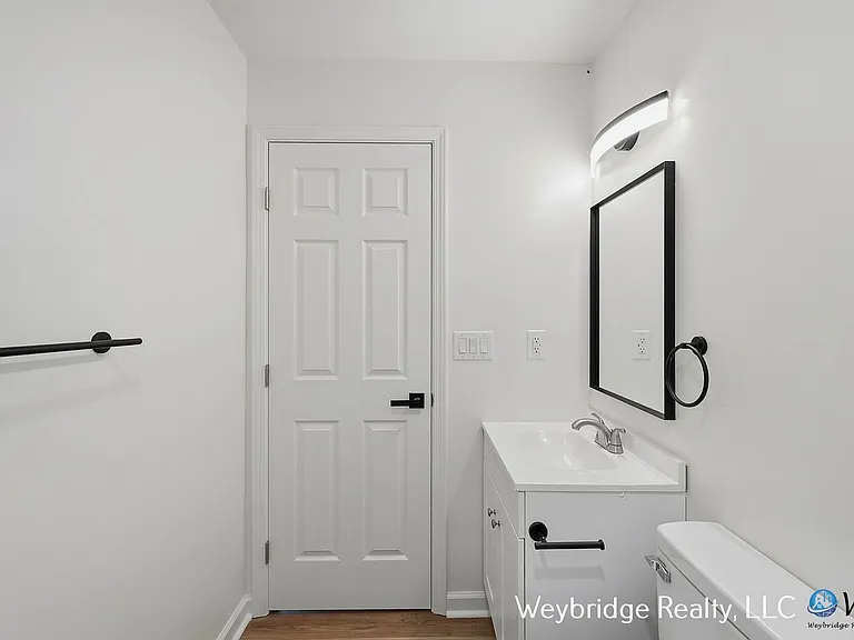 E North 205 — Photo 10