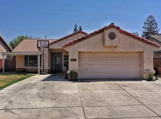 2074 N Steven Ave, Farmersville, CA 93223