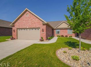 1915 Dunraven Rd, Bloomington, IL 61704