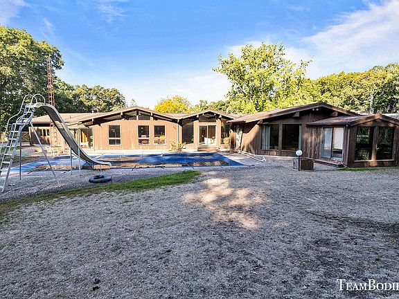 5th image of 2035 Easthill Dr