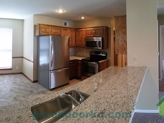 3rd image of 14860 Robinson St