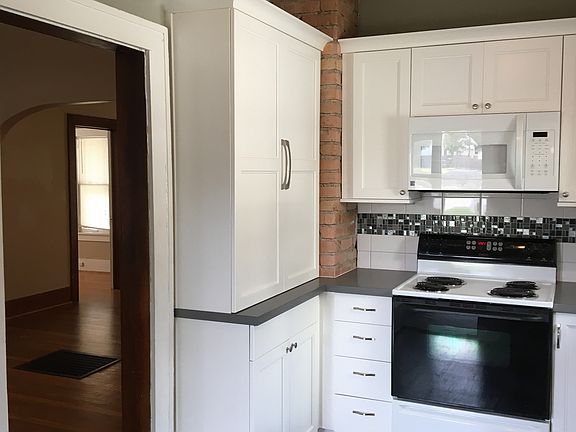 Kitchen w/exposed brick