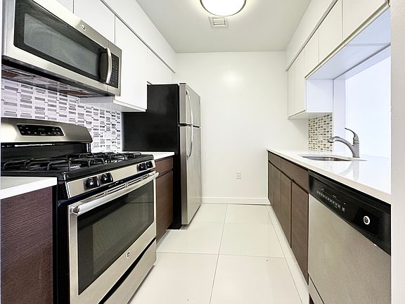 4th image of 310 E 2nd St APT 8E