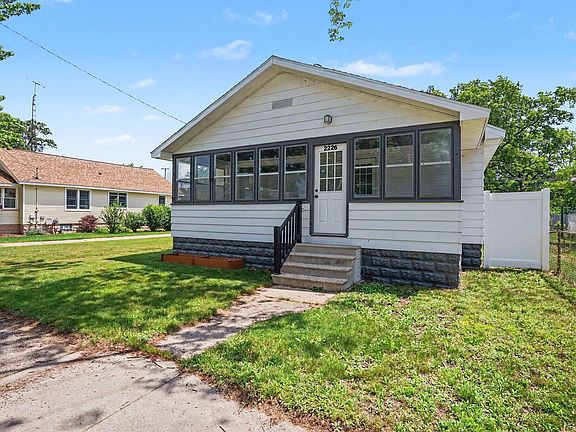 3rd image of 2226 Blodgett St