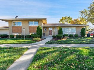 4540 W 100th St, Oak Lawn, IL 60453