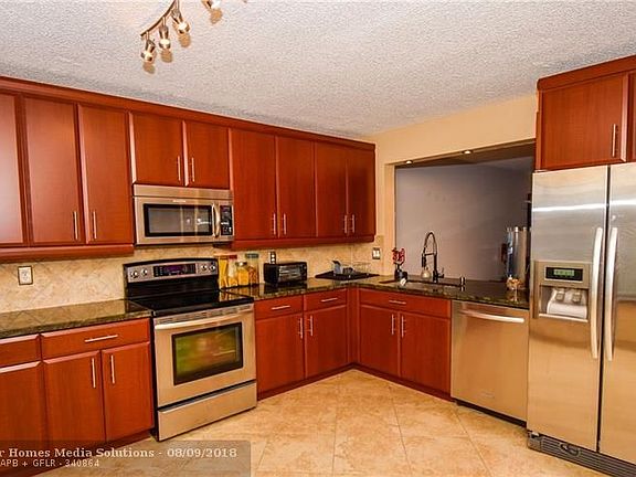 2nd image of 5785 Fairway Park Ct APT 203