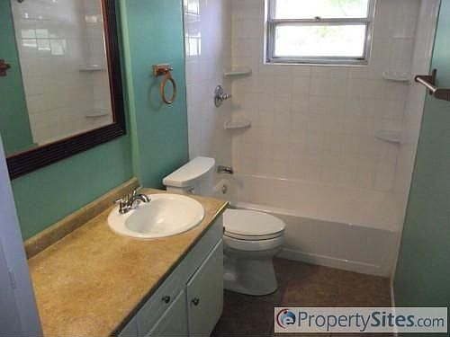 5th image of 1710 N Van Buren St
