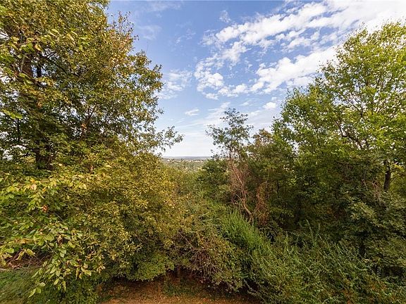 2nd image of 810 E Skyline Dr